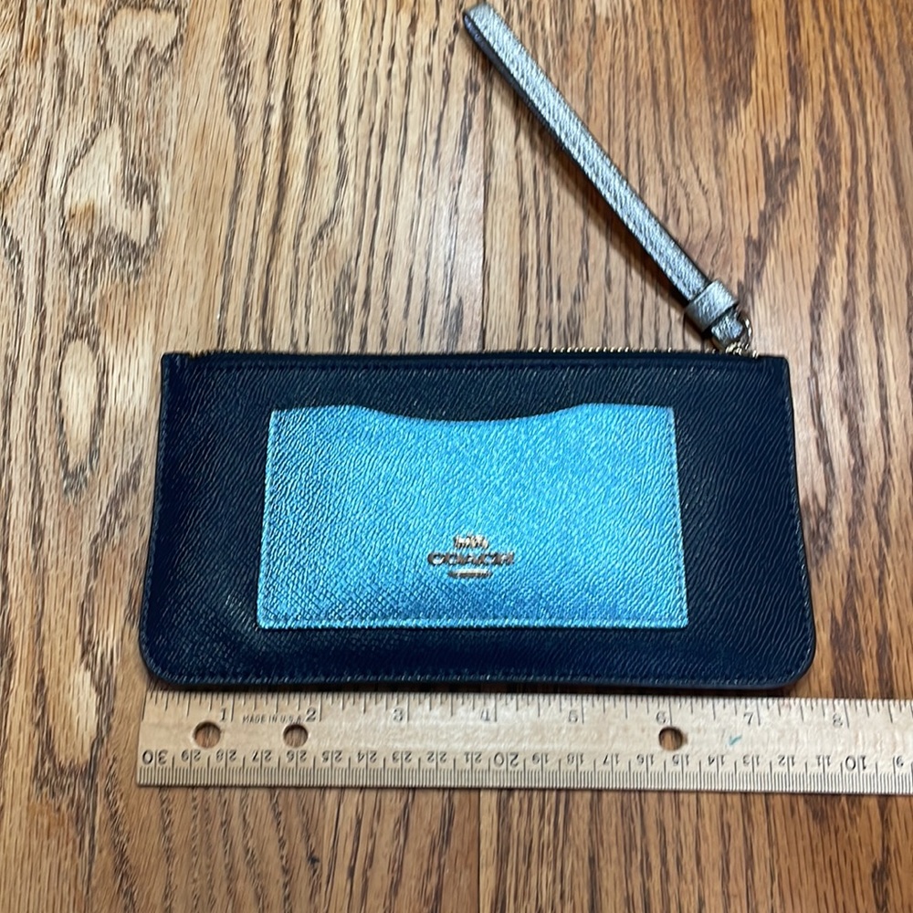 Coach Wallet/Wristlet. - Picture 4 of 7
